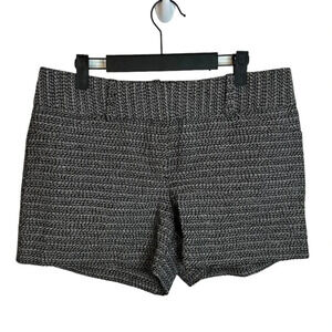 ANN TAYLOR BLACK AND WHITE SIGNATURE SHORTS